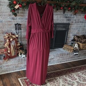 Elegant Burgundy Maxi Dress